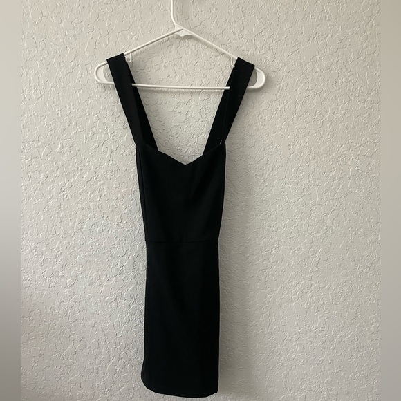 NWOT Lulu’s Black Sleeveless Backless Skort Romper  - M - Picture 4 of 7